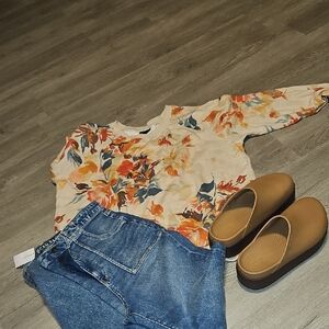Torrid Floral Sweatshirt ONLY!!in Cream and Orange HUES of Blue